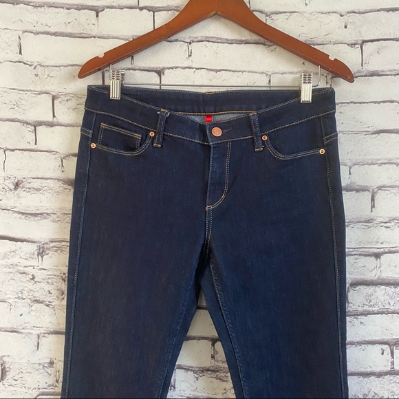 Uniqlo Skinny Fit Tapered Middle Rise Jean, Dark Wash Size 28 - Picture 5 of 6